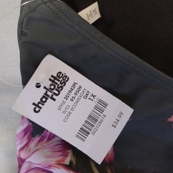 One piece swimsuit - Picture 3 of 3